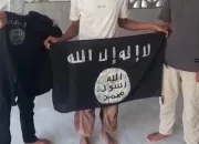 Eks Simpatisan MIT dan Warga Poso Serahkan Atribut ISIS Hingga Amunisi pada Aparat