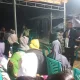 Calon Wali Kota Palu Hadianto Rasyid sampaikan program pusat layanan sosial saat temui warga Kelurahan Lasoani, Kecamatan Mantikulore di Jl Veteran III pada Selasa 29 Oktober 2024 malam. 
