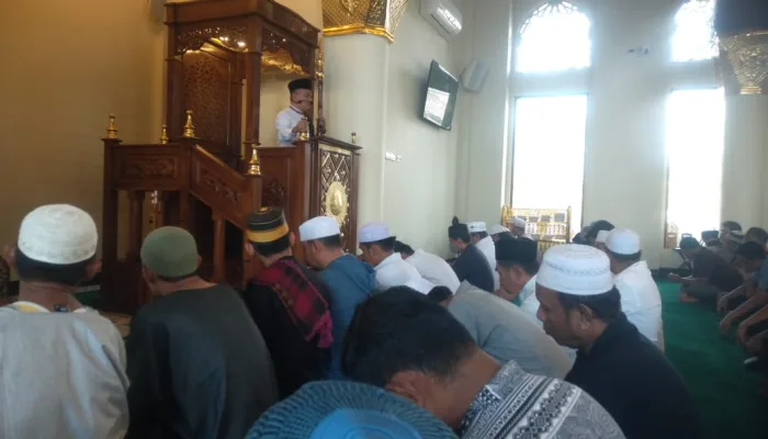 Hadianto Jadi Khatib Jumat di Masjid Al-Hattami Tanjung Manimbaya, Sampaikan Pesan Bersihkan Hati