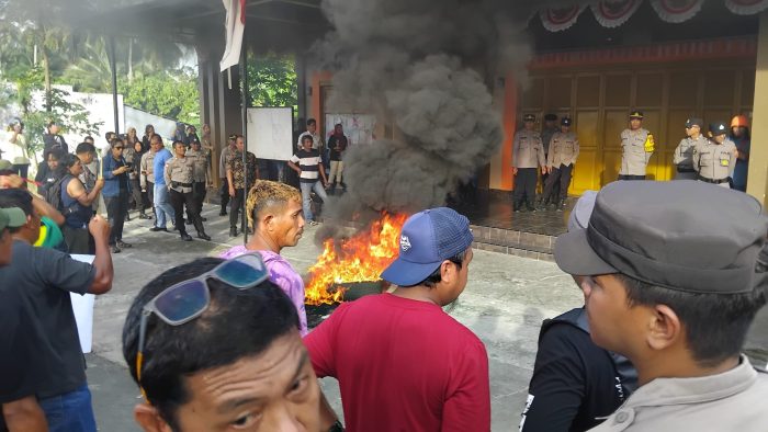 Kantor Bawaslu Touna Nyaris Dibakar, Dipicu Karena Ketidakpuasan Warga Soal Hal Ini