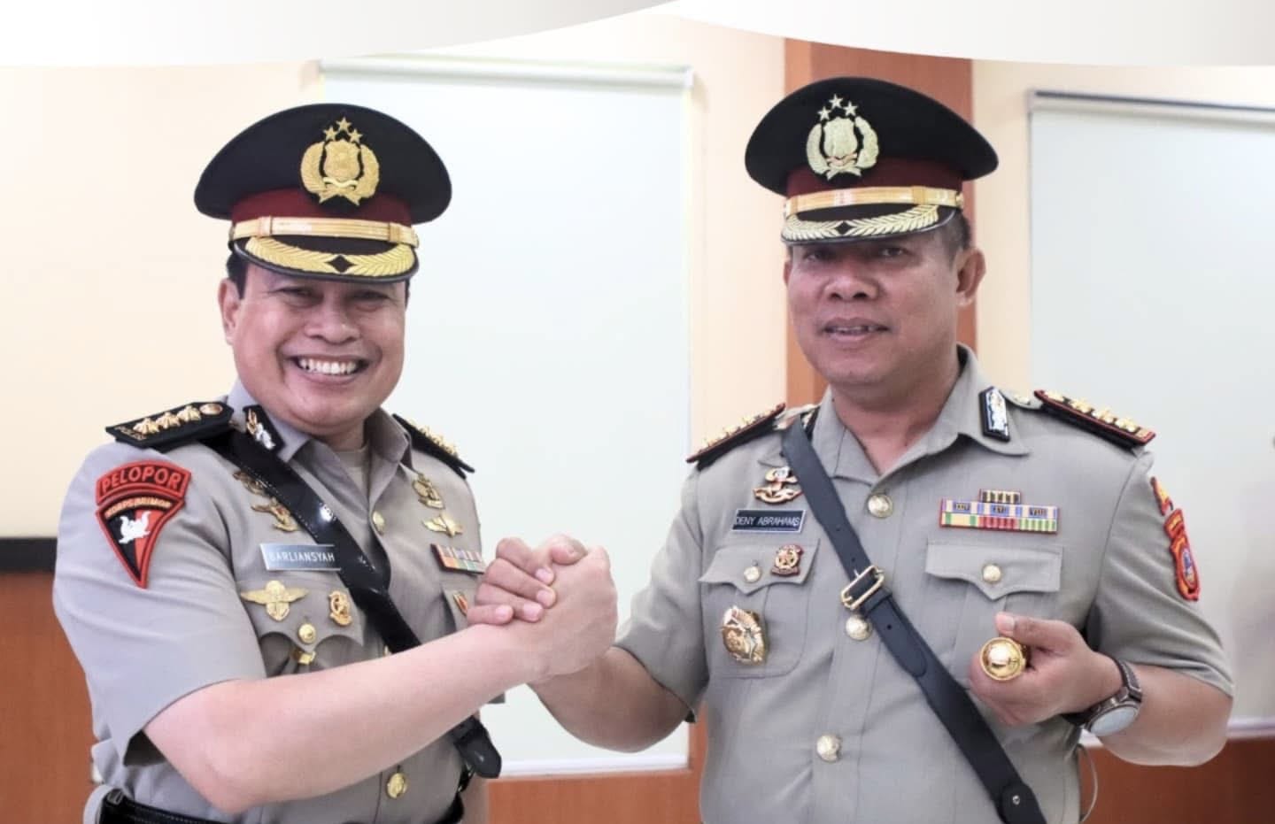 Tongkat Komando Kapolresta Palu Resmi Pindah Tangan, Deny Abrahams Gantikan Barliansyah
