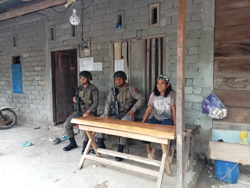Personel Satgas Madago Raya Kunjungi Eks Napiter di Dusun Tamanjeka Poso