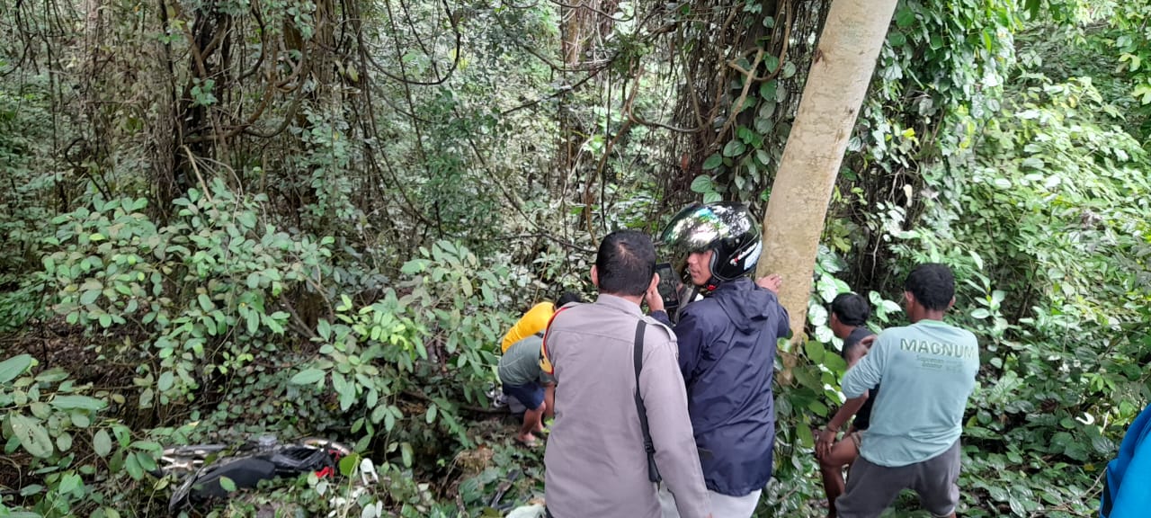 Pengendara Yamaha MX King Terjun Ke Jurang Marowo Touna