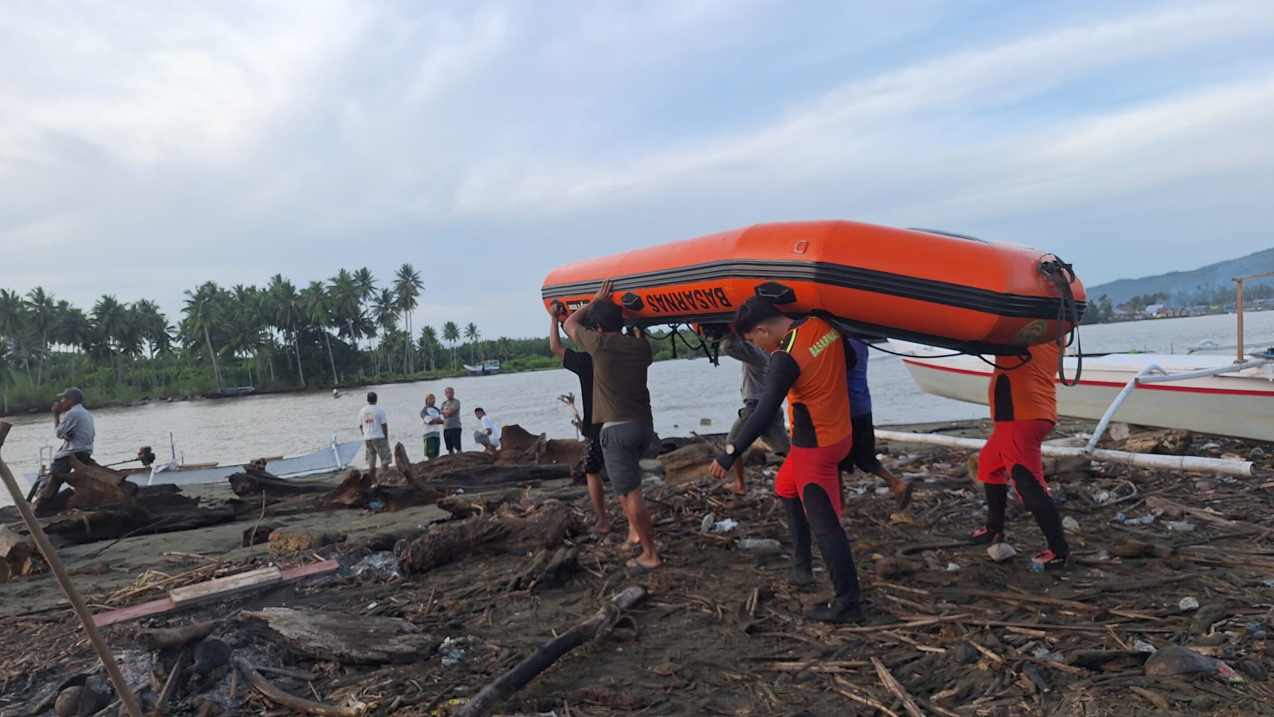 Bocah 10 Tahun Hilang Terseret Ombak saat Mandi Air Laut, Begini Kronologinya