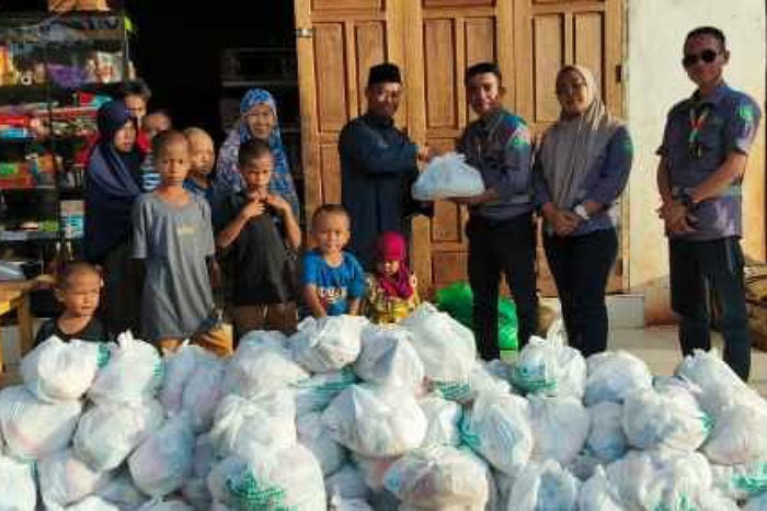 Trinusa Group Bagikan 1.200 Paket Sembako di Desa Lingkar Tambang