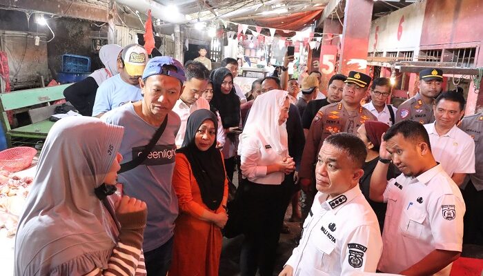 Kapolresta, Wali Kota Palu dan Porkopimda Tinjau Stok dan Harga Bahan Pokok di Pasar Masomba