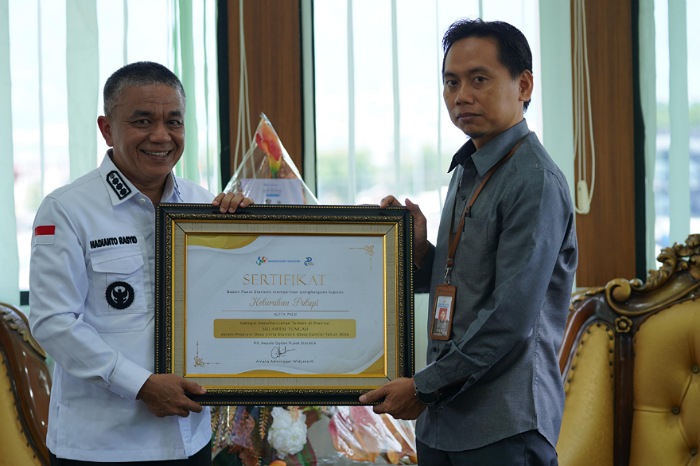 Palupi Masuk 25 Besar Kompetisi Desa/Kelurahan Cinta Statistik, Wali Kota Palu Terima Penghargaan dari BPS