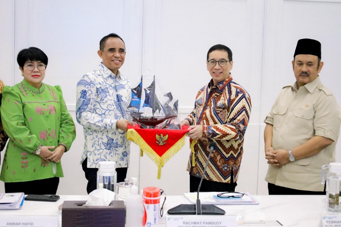 Menteri Bappenas Puji Gubernur Anwar Hafid: Pemimpin yang Revolusioner, Pikirkan Masa Depan Generasi Muda