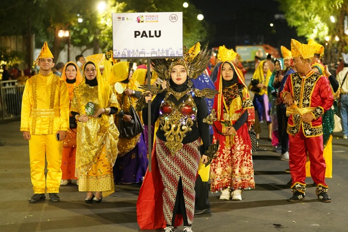 Tampil dengan Busana Adat Khas Daerah, Perwakilan Pemkot Palu Ramaikan Karnaval Budaya di Surabaya