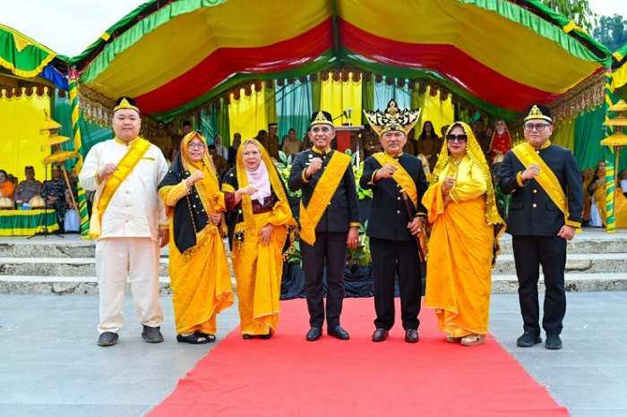 Gubernur Sulteng Buka Rembuk Budaya Bokid Hadat, Terima Gelar Kehormatan Tao Doka dari Raja Buol