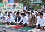 Mentrans dan Gubernur Sulteng Shalat Iduladha 2025 di Sigi, Serahkan Sapi Qurban untuk Warga