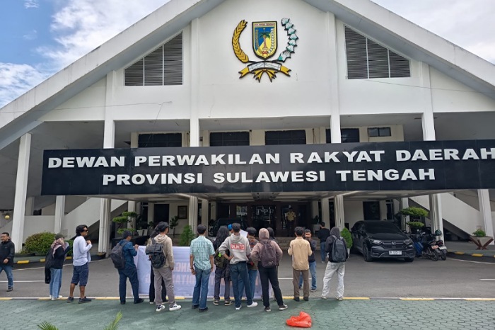 Aliansi Peduli Lingkungan Sulteng Aksi di DPRD, Bawa Isu Tambang Ilegal Sulawesi Tengah