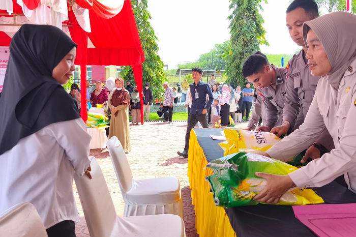 Gerakan Pangan Murah Polda Sulteng dan Bulog Diserbu Warga, 20 Ton Beras Terjual
