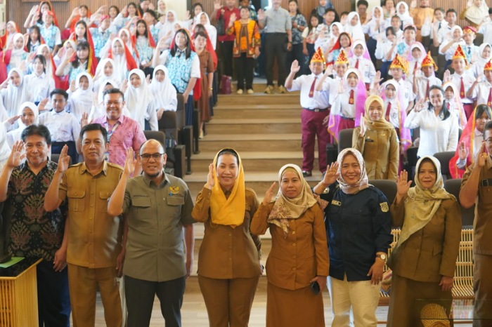 Wawali Buka Lomba Paduan Suara Lagu Indonesia Raya 3 Stanza dan Lagu Daerah Kaili Tingkat SD/SMP