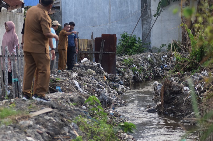 Hadianto Tinjau Drainase di Jalan Dewi Sartika, Respons Cepat Banjir Lumpur