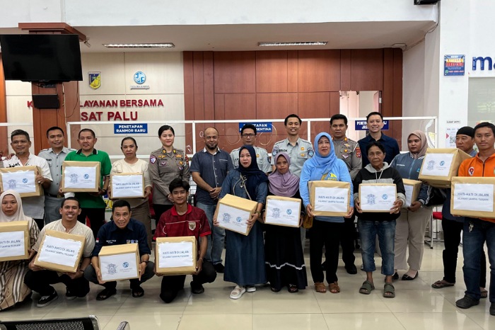 Hari Keselamatan Transportasi, Jasa Raharja Sulteng Gelar Doa Bersama dan Berbagi Helm di Samsat Palu