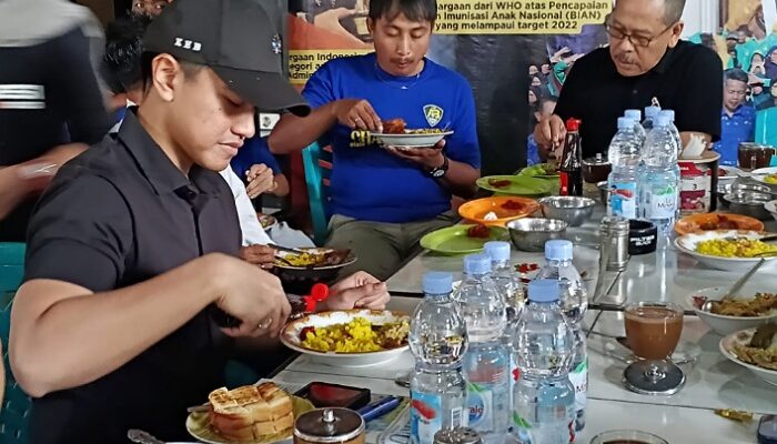 Ahmad Ali Temani Ketum PSI Kaesang Pangarep Sarapan Nasi Kuning Palu