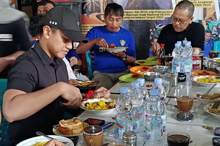 Ahmad Ali Temani Ketum PSI Kaesang Pangarep Sarapan Nasi Kuning Palu