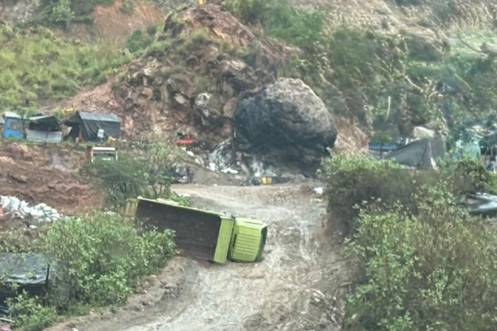 Kecelakaan Kerja Kembali Terjadi di Tambang Ilegal Poboya, Satu Dump Truck Tergelincir di Jalur Menanjak