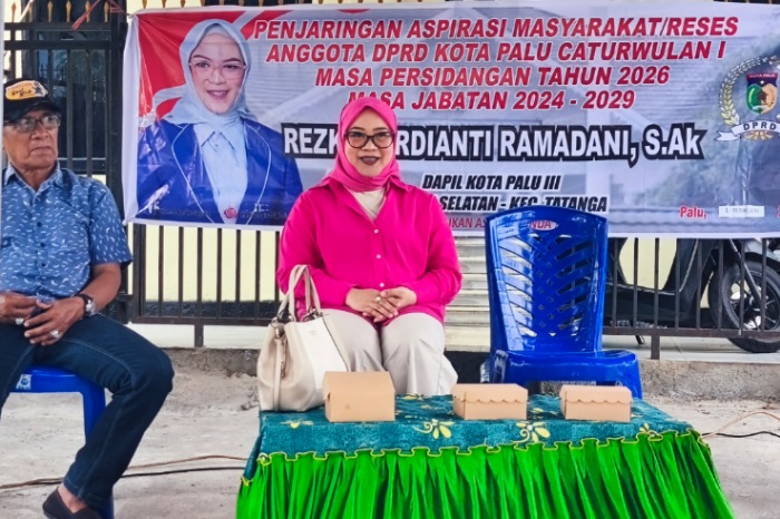 Anggota DPRD Palu, Rezki Hardianti Ramadani, menyambangi warga di Jl Anoa II Kecamatan Palu Selatan, Kota Palu, pada Sabtu sore, 14 Februari 2026.