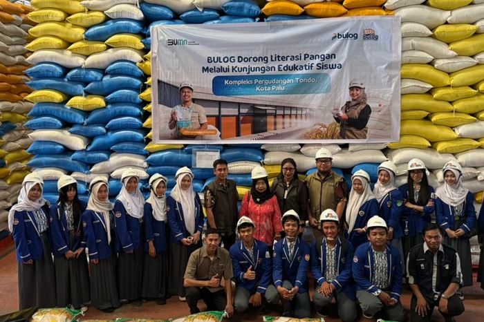 Literasi Pangan Sejak Dini, Bulog Sulteng Ajak Siswa SMKN 2 Palu Eduwisata Gudang Pangan