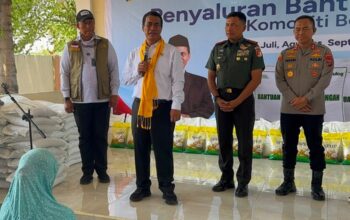 Mentan Amran Boyong Dirut Bulog dan Pupuk Indonesia ke Sulteng, Orasi Ilmiah di Untad lalu Salurkan Bantuan Pangan